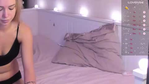 Snapshot of mary_romance chatting on December 2, 2025, 11:48 am Mary online show from December 2, 2025, 11:48 am