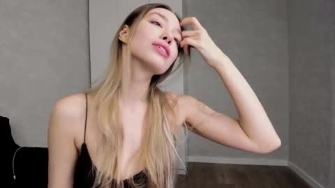 Snapshot of mary_shiota chatting on November 6, 2025, 8:48 am HelIo Everyone Im MaryWelcome to my room and lets have a good time together with me online show from November 6, 2025, 8:48 am