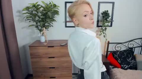Snapshot of marya_miracle chatting on July 11, 2026, 7:27 pm Mara online show from July 11, 2026, 7:27 pm