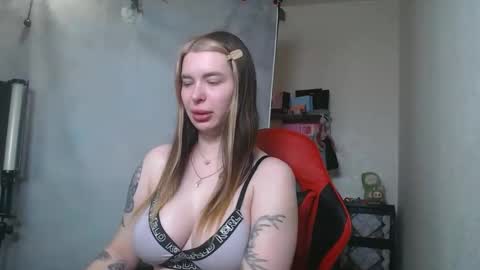 Snapshot of maryh0tlove chatting on May 13, 2026, 9:39 am maryh0tlove online show from May 13, 2026, 9:39 am