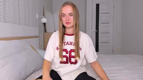 Mari online show from October 12, 2025, 7:57 pm