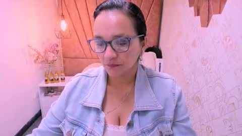 Marylin online show from September 17, 2025, 7:48 pm