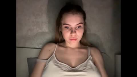 Snapshot of maryyourr chatting on December 21, 2025, 10:28 pm MaryYourr online show from December 21, 2025, 10:28 pm