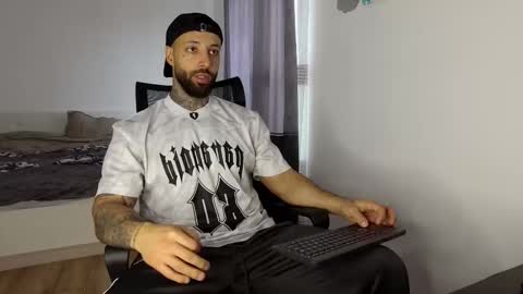 masculineguy69 online show from November 17, 2025, 10:32 am