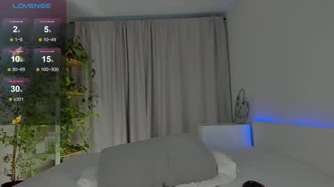 masha_01 online show from September 17, 2025, 2:19 pm