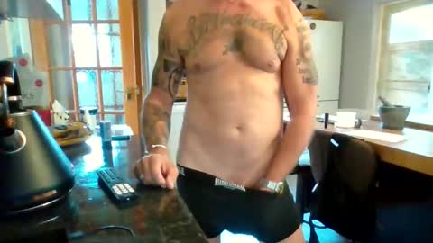 Snapshot of masked_masturbation_couple chatting on September 24, 2025, 2:42 pm Masked Masturbation Couple online show from September 24, 2025, 2:42 pm