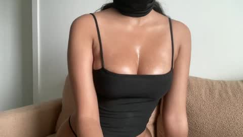 Snapshot of maskedkitten220 chatting on June 15, 2026, 7:27 pm Sexykitten220 online show from June 15, 2026, 7:27 pm