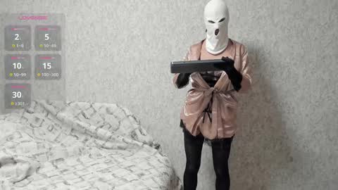 masquerad_e online show from January 10, 2025, 10:15 pm