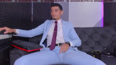 I am Massimo online show from December 19, 2025, 1:29 pm