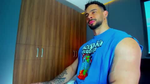 Snapshot of massimo_visconti chatting on February 10, 2026, 4:00 pm massimo online show from February 10, 2026, 4:00 pm