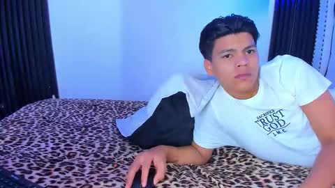 Snapshot of massimoandaxel chatting on November 29, 2025, 7:06 pm massimoandaxel online show from November 29, 2025, 7:06 pm