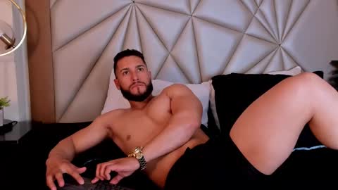 Snapshot of massimofiore_ chatting on March 12, 2025, 6:55 pm Massimo online show from March 12, 2025, 6:55 pm