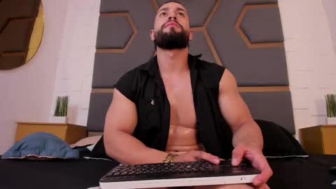 Snapshot of massimofiore_ chatting on November 11, 2025, 3:39 am Massimo online show from November 11, 2025, 3:39 am