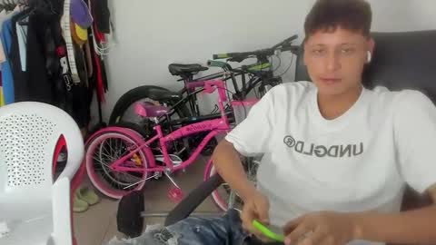 Snapshot of master_billy1 chatting on May 3, 2026, 6:19 am master_billy1 online show from May 3, 2026, 6:19 am