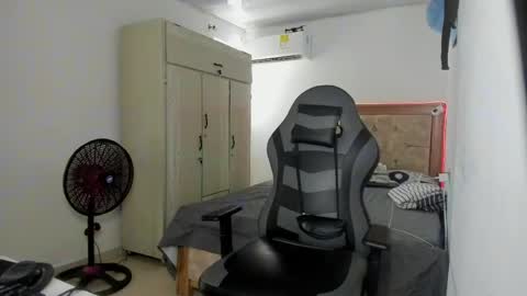 Snapshot of masteralda09 chatting on May 17, 2026, 3:19 pm Alpha junior online show from May 17, 2026, 3:19 pm