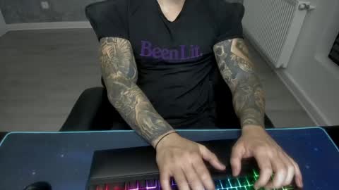 Snapshot of masterkingmuscle chatting on January 3, 2025, 8:43 pm masterkingmuscle online show from January 3, 2025, 8:43 pm