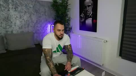 Snapshot of masterkingmuscle chatting on December 18, 2025, 8:59 pm masterkingmuscle online show from December 18, 2025, 8:59 pm