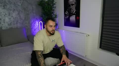 Snapshot of masterkingmuscle chatting on January 5, 2026, 8:01 pm masterkingmuscle online show from January 5, 2026, 8:01 pm