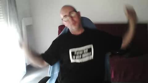 Snapshot of mat11efou chatting on October 4, 2025, 9:07 am mat11efou online show from October 4, 2025, 9:07 am