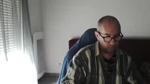 Snapshot of mat11efou chatting on October 16, 2025, 10:05 am mat11efou online show from October 16, 2025, 10:05 am