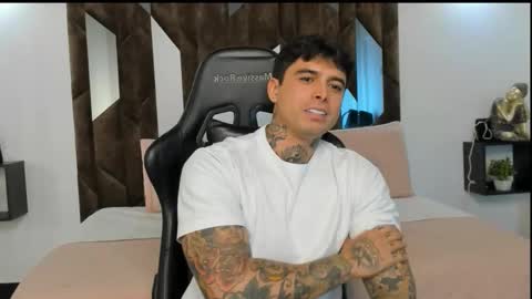 mateo_dilucajs1 online show from October 8, 2025, 8:50 pm