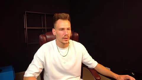 MateoBenjamin online show from December 8, 2024, 5:22 pm