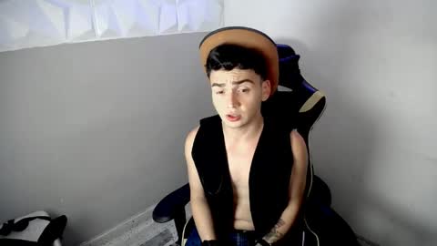 Snapshot of mathiass_twinkk_ chatting on April 12, 2026, 4:50 am MATHIAS online show from April 12, 2026, 4:50 am