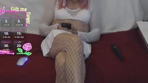 LooLa online show from October 15, 2025, 12:49 pm