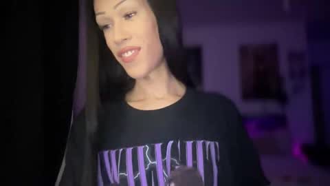 Snapshot of matrixprincess chatting on October 21, 2025, 4:13 am MOLLY MILLS online show from October 21, 2025, 4:13 am