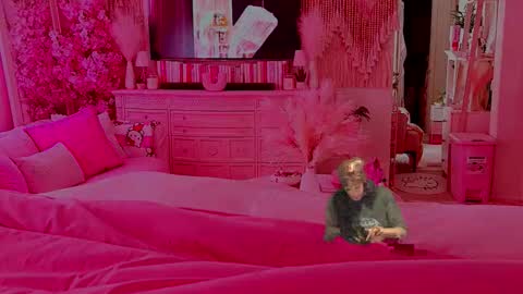 Snapshot of matrixprincess chatting on October 27, 2025, 9:30 pm MOLLY MILLS online show from October 27, 2025, 9:30 pm