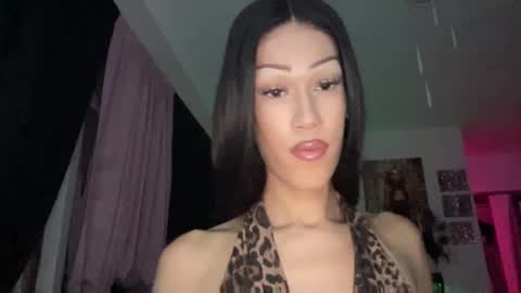 Snapshot of matrixprincess chatting on November 8, 2025, 3:50 am MOLLY MILLS online show from November 8, 2025, 3:50 am