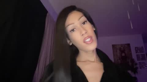 Snapshot of matrixprincess chatting on November 23, 2025, 5:07 am MOLLY MILLS online show from November 23, 2025, 5:07 am