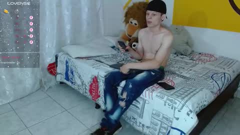 Snapshot of matthewboy_ chatting on January 22, 2025, 6:52 am MatthewBoy online show from January 22, 2025, 6:52 am