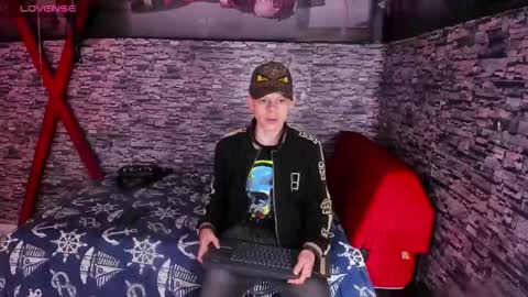 Snapshot of matthewboy_ chatting on November 21, 2025, 5:06 am MatthewBoy online show from November 21, 2025, 5:06 am