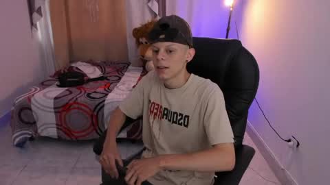 Snapshot of matthewboy_ chatting on May 1, 2026, 11:15 am MatthewBoy online show from May 1, 2026, 11:15 am