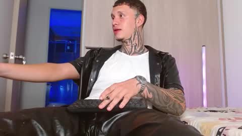 Snapshot of matthewjones1 chatting on November 22, 2025, 12:53 am Matt online show from November 22, 2025, 12:53 am