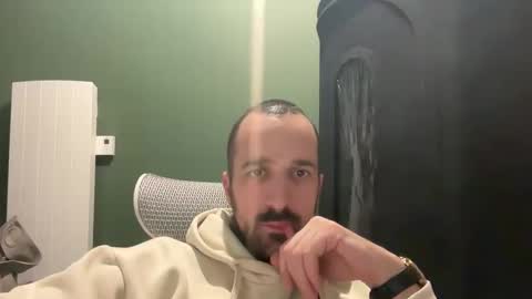 Snapshot of matthias24 chatting on December 19, 2025, 1:23 am M online show from December 19, 2025, 1:23 am