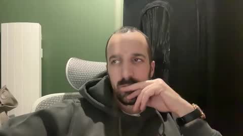 Snapshot of matthias24 chatting on December 20, 2025, 12:07 am M online show from December 20, 2025, 12:07 am