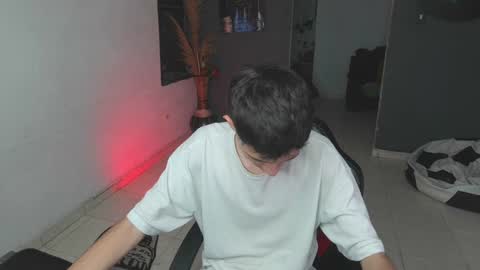 Snapshot of mattias_dantee chatting on February 2, 2025, 3:43 am mattias online show from February 2, 2025, 3:43 am