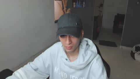 Snapshot of mattias_dantee chatting on February 4, 2025, 4:29 pm mattias online show from February 4, 2025, 4:29 pm