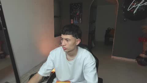 Snapshot of mattias_dantee chatting on February 11, 2025, 9:35 pm mattias online show from February 11, 2025, 9:35 pm