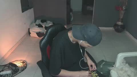 Snapshot of mattias_dantee chatting on February 19, 2025, 11:49 am mattias online show from February 19, 2025, 11:49 am