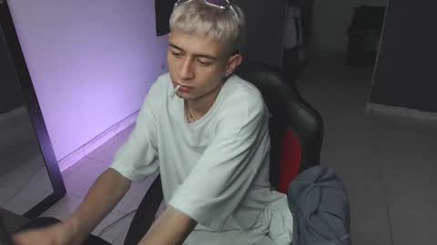 Snapshot of mattias_dantee chatting on February 23, 2025, 1:35 am mattias online show from February 23, 2025, 1:35 am