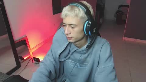 Snapshot of mattias_dantee chatting on February 23, 2025, 8:06 am mattias online show from February 23, 2025, 8:06 am