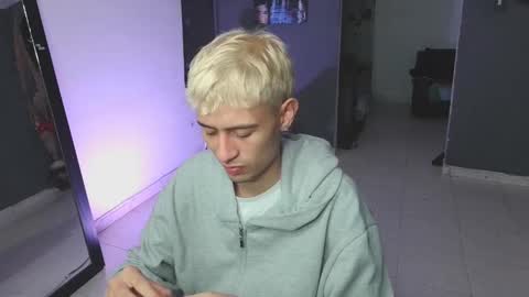 Snapshot of mattias_dantee chatting on February 25, 2025, 4:03 am mattias online show from February 25, 2025, 4:03 am