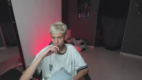 Snapshot of mattias_dantee chatting on March 4, 2025, 5:21 am mattias online show from March 4, 2025, 5:21 am