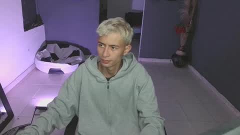 Snapshot of mattias_dantee chatting on March 5, 2025, 2:57 am mattias online show from March 5, 2025, 2:57 am