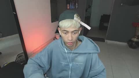 Snapshot of mattias_dantee chatting on March 6, 2025, 9:20 pm mattias online show from March 6, 2025, 9:20 pm