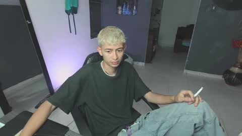 Snapshot of mattias_dantee chatting on March 7, 2025, 11:05 pm mattias online show from March 7, 2025, 11:05 pm