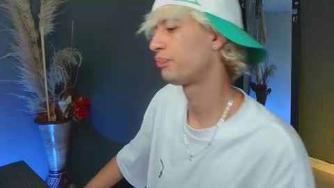 Snapshot of mattias_dantee chatting on September 17, 2025, 1:07 am mattias online show from September 17, 2025, 1:07 am